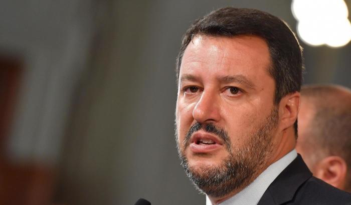 Cori razzisti a Balotelli, Salvini non condanna i fascisti: "Ci sono cose più importanti"