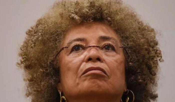 "Siamo la sua eredità", la filosofa Angela Davis rende omaggio alla femminista Marielle Franco uccisa a San Paolo