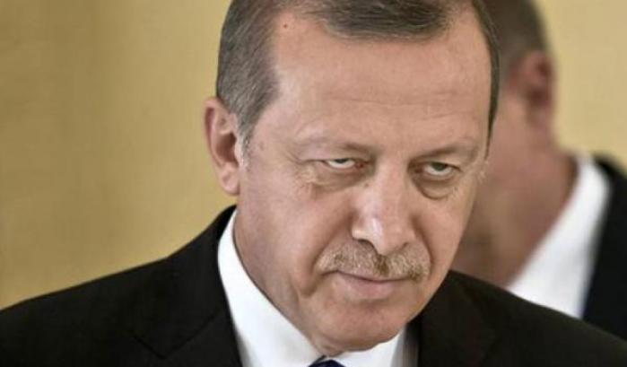 Erdogan sempre più fondamentalista: arrestate due persone per aver "deriso l'Islam"