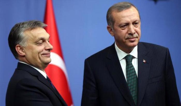 Orban approva il massacro dei curdi: l'invasione di Erdogan non va condannata
