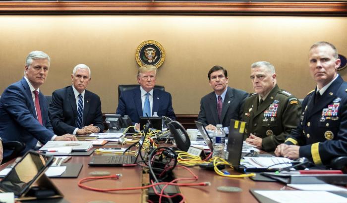 L'esperto sbugiarda Trump: la foto fatta durante il blitz contro al-Baghdadi è una messinscena