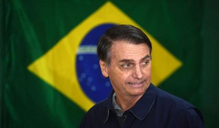 Il coronavirus arriva in Brasile e Bolsonaro sottovaluta i rischi: "C'è isteria..."