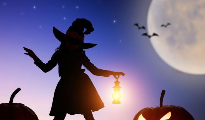 L'allarme (ridicolo) degli esorcisti per Halloween: "Sette a caccia di giovanissimi adepti"