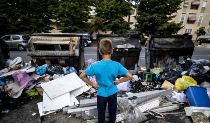 Il rapporto sui rifiuti a Roma: miasmi da un cassonetto su due, il 34% delle strade infestate dalla puzza