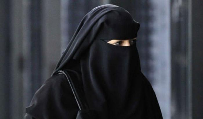 Niente burqa nei luoghi pubblici: la Corte d'appello conferma la delibera della Regione Lombardia