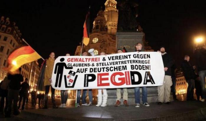 La città di Dresda proclama il 'Nazinotstand', ossia l'emergenza nazismo