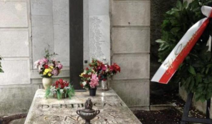 I sindaci di Genova e Rapallo mandano i fiori per omaggiare i fascisti di Salò