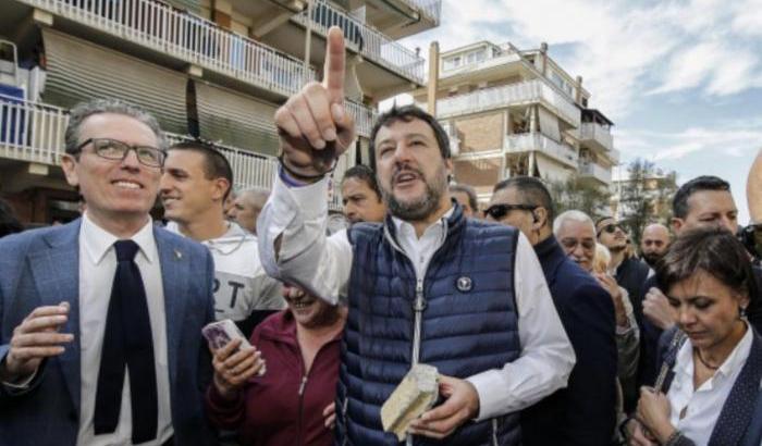 Salvini a Ostia accompagnato da quattro gatti e dai soliti fascisti