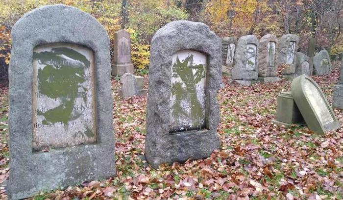 Profanato il cimitero ebraico di Sanders