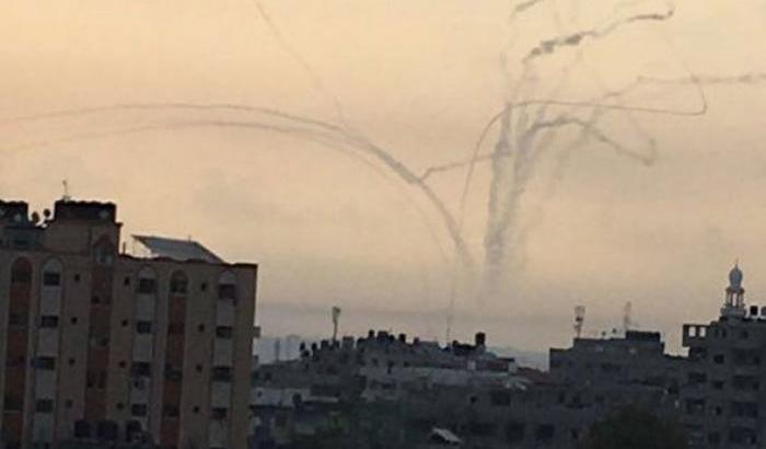 Gaza, decine di missili contro Israele in risposta al blitz contro Baha al-Ata