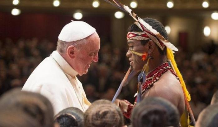 Gli ultra-tradizionalisti all'assalto del Papa: "Da lui atti sacrileghi, si penta"