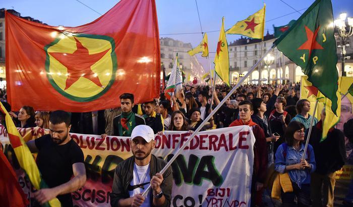 Posta 'Bella Ciao' cantata dalle curde e viene arrestato in Turchia