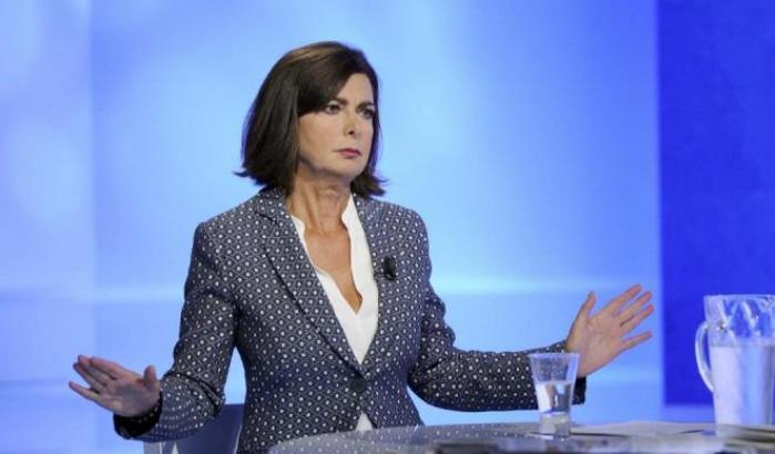 Bocciato l'emendamento Boldrini sull'Iva per gli assorbenti al 10%: le mestruazioni continuano a essere un lusso