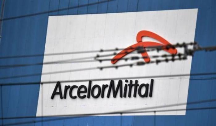 L'accusa di Emiliano: "La ArcelorMittal punta a far cadere il governo italiano"
