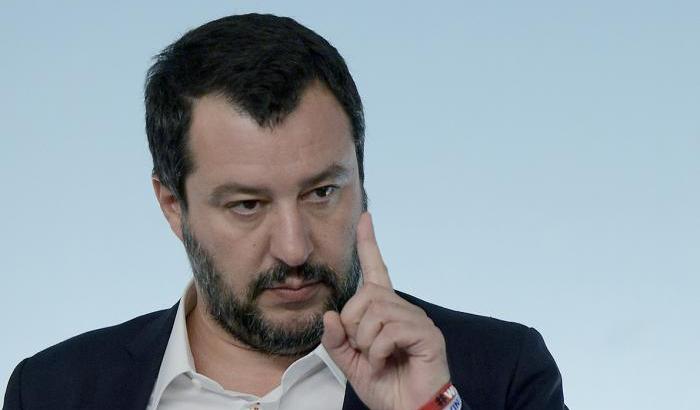 Salvini: "Le Sardine non mi hanno chiesto scusa"; aspettiamo che lui lo faccia con la 'zingaraccia'