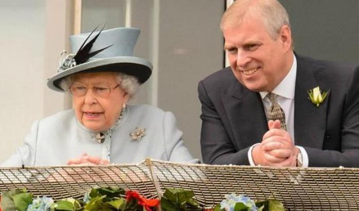 Dopo la rinuncia ai ruoli pubblici la Regina toglie lo stipendio al principe Andrea da 249mila sterline