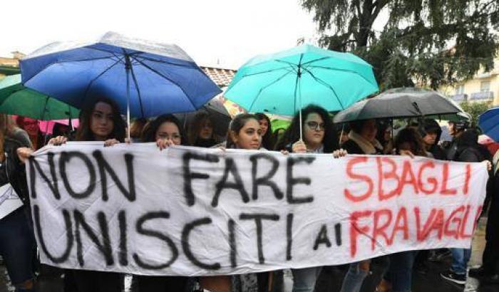La polizia ferma i 'fravagli' che avevano contestato Salvini a Sorrento