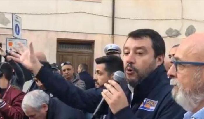 Salvini contestato con Bella Ciao durante la gita propagandistica a Civitavecchia