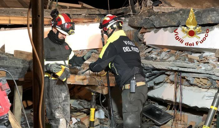 Terremoto in Albania, almeno 26 morti. Sono arrivati anche i vigili del fuoco italiani