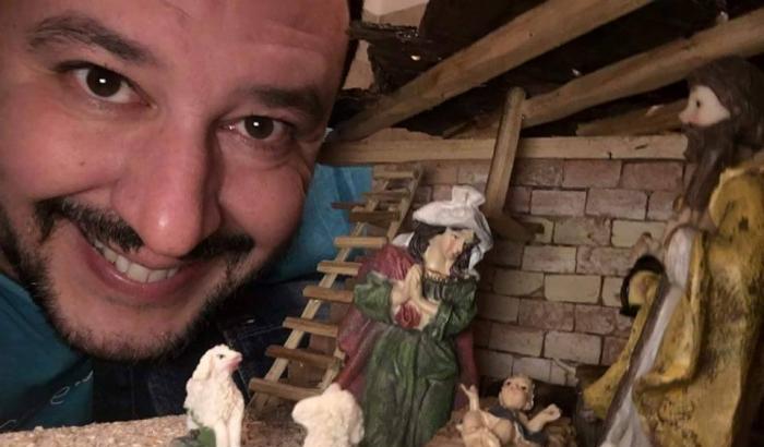 Dopo i rosari e le zucche di Halloween, prepariamoci alla sceneggiata sovranista sul presepe