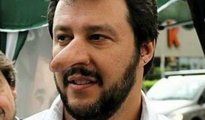 Salvini mostra Pinocchio e chiede: "Chi vi ricorda?", ma vince lui