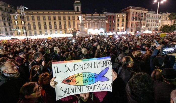 Il pernacchio delle Sardine di Napoli contro l'odio razzista conquista l'Italia