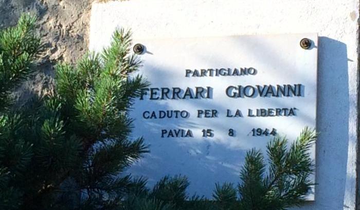 La lapide in ricordo di Giovanni Ferrari ucciso dai fascisti
