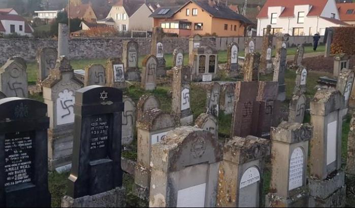 Ancora antisemitismo in Francia: svastiche su 107 lapidi in un cimitero vicino a Strasburgo