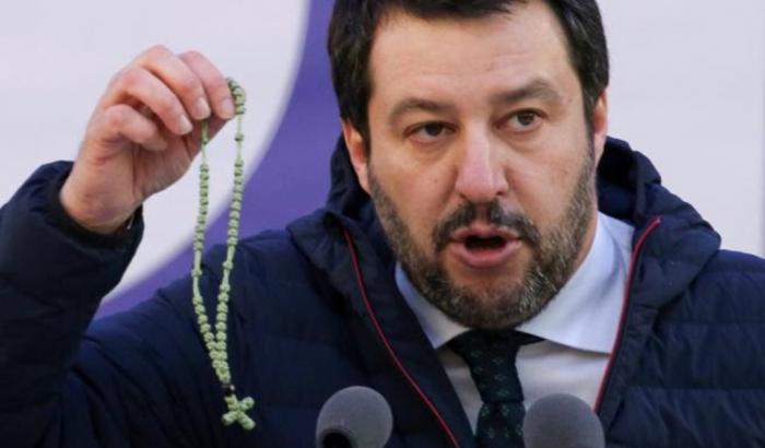 Salvini, nuova buffonata pseudo-cristiana: "Conte mente, lo dice la Madonna di Medjugorje"