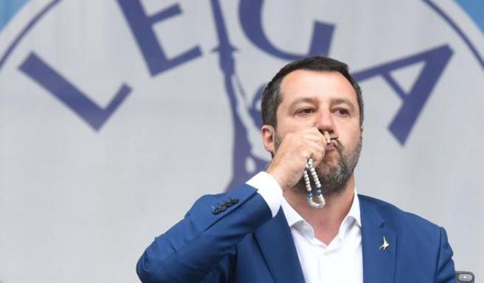Moschee, volgarità di Salvini contro l'Alta Corte: "Non si sente il bisogno di una Consulta islamica"