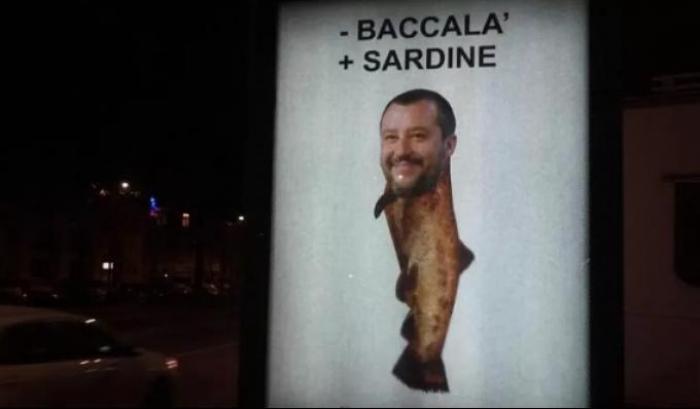 – Baccalà, + Sardine: ecco i nuovi manifesti di Villa che sfottono Salvini