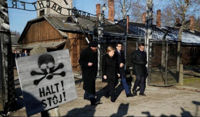 Merkel visita a Auschwitz per la prima volta (forse troppo tardi)