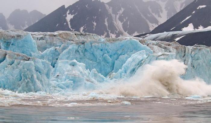 Cambiamenti climatici: i ghiacci della Groenlandia si stanno sciogliendo più rapidamente