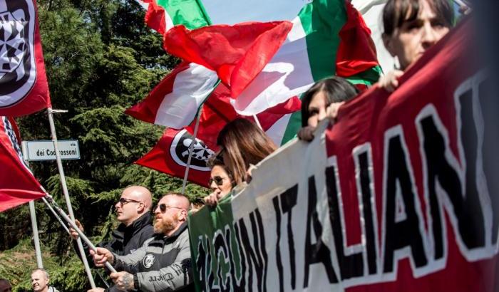 Le provocazioni di CasaPound: "Lodano Salvini ma andranno nella piazza delle Sardine"
