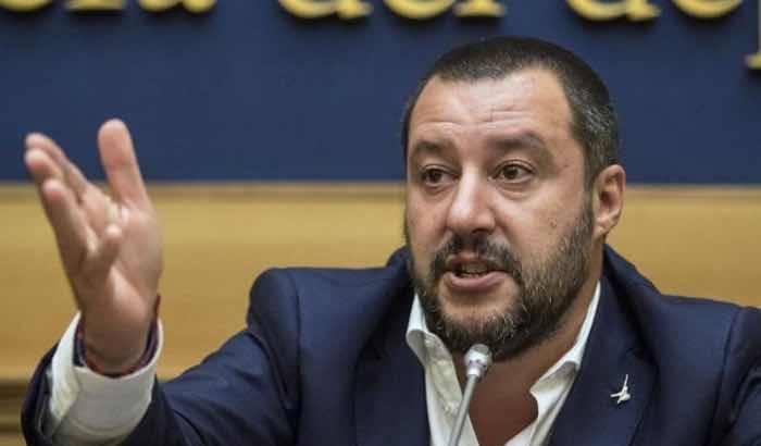 Salvini mette alla gogna le deputate e il Pd replica: "Ominicchio"