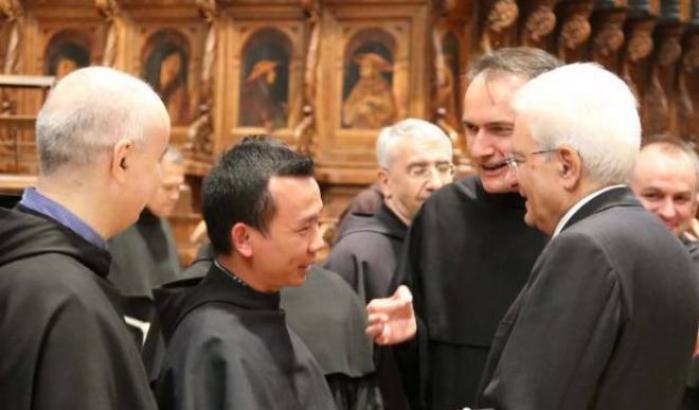 Mattarella con i frati francescani di Assisi
