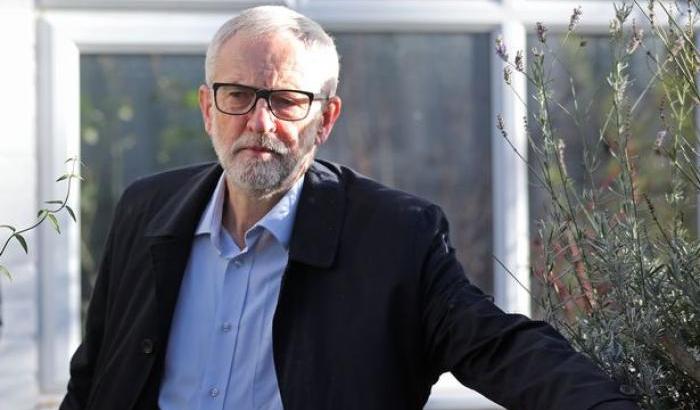Corbyn si scusa per la sconfitta: "Duro colpo per chi sperava nel cambiamento"