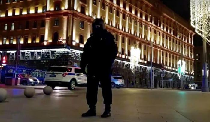 Attacco a Mosca, è terrorismo: uccisi tre uomini, i killer sono stati neutralizzati