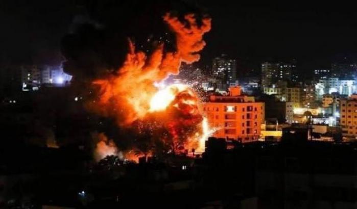 Israele bombarda Gaza per rappresaglia dopo un attacco missilistico