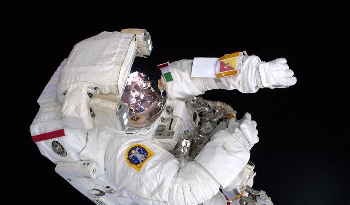 "Siciliano, italiano, europeo, terrestre: nessun confine": Luca Parmitano porta le sue bandiere nello spazio