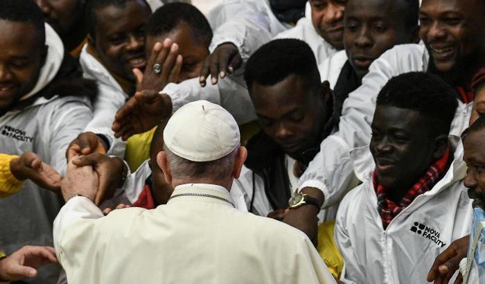 Papa Francesco con i migranti