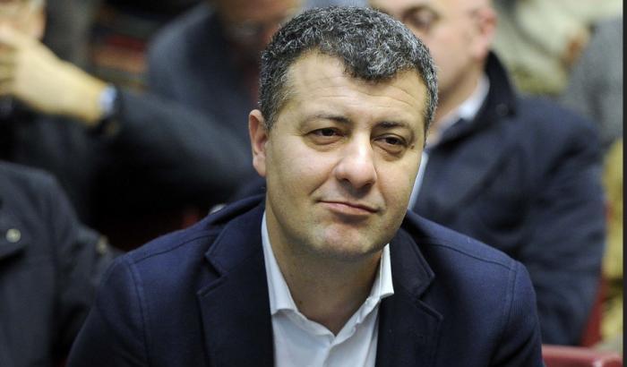 Scotto aggredito e i fascisti lo 'manganellano' anche sul web: "Cos&igrave; impari a rompere i co***ni"