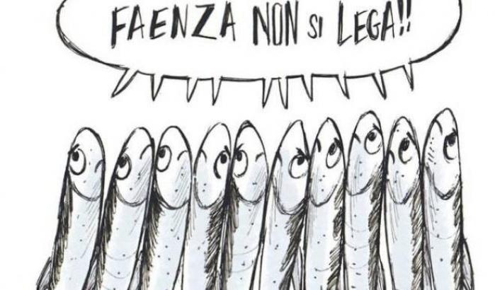 Le Sardine a Faenza in attesa di Salvini: flash mob con una donazione alla Caritas