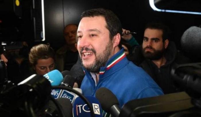 Salvini strumentalizza la Befana dei bambini e i frati dell'Antoniano si irritano
