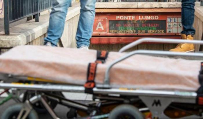 Si uccide a 15 anni, l'ultimo vocale alle amiche. Due anni fa il dolore per la perdita del padre