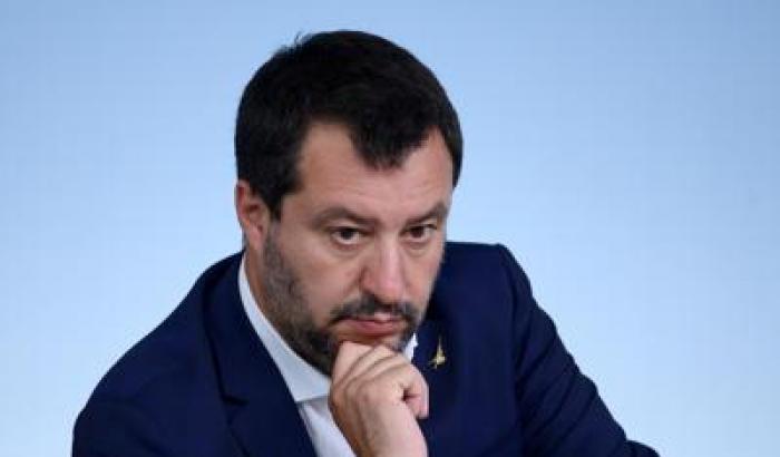 Salvini punta sulla xenofobia: "Con Bonaccini i beni confiscati ai boss utilizzati per i migranti"