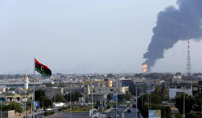 Raid delle forze di Haftar sull'aeroporto Tripoli