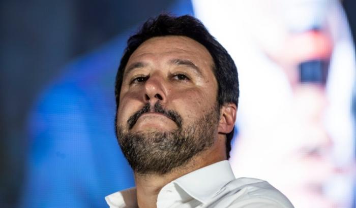 Salvini: "Finita la pacchia di questi perdigiorno". È un'auto-minaccia?