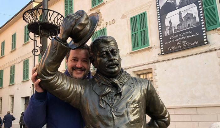 Salvini a Brescella con la statua di Peppone