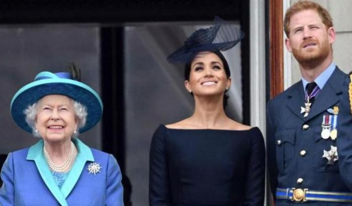 La regina Elisabetta con Harry e Meghan